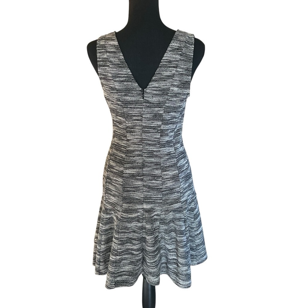 Banana Republic Gray Textured Fit & Flare Dress | Size 6 NWT - Picture 5 of 10